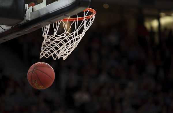 开云官方NBA篮球赛事直播，洛杉矶湖人队与金州勇士队激烈对抗